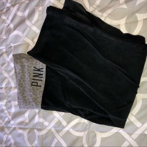 Victoria’s Secret Pink cropped leggings